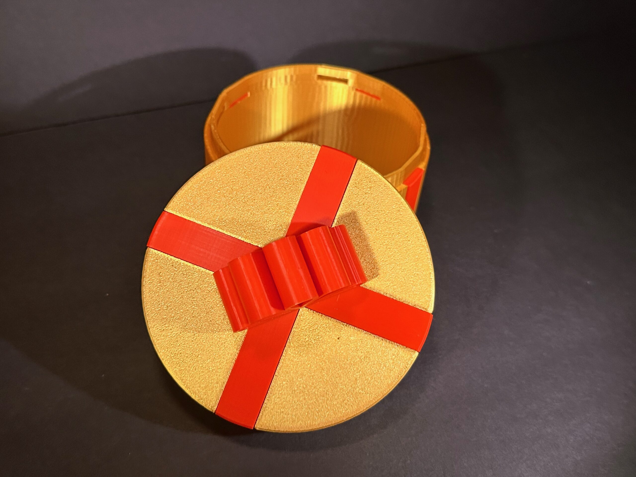 Locking Round Gift Box